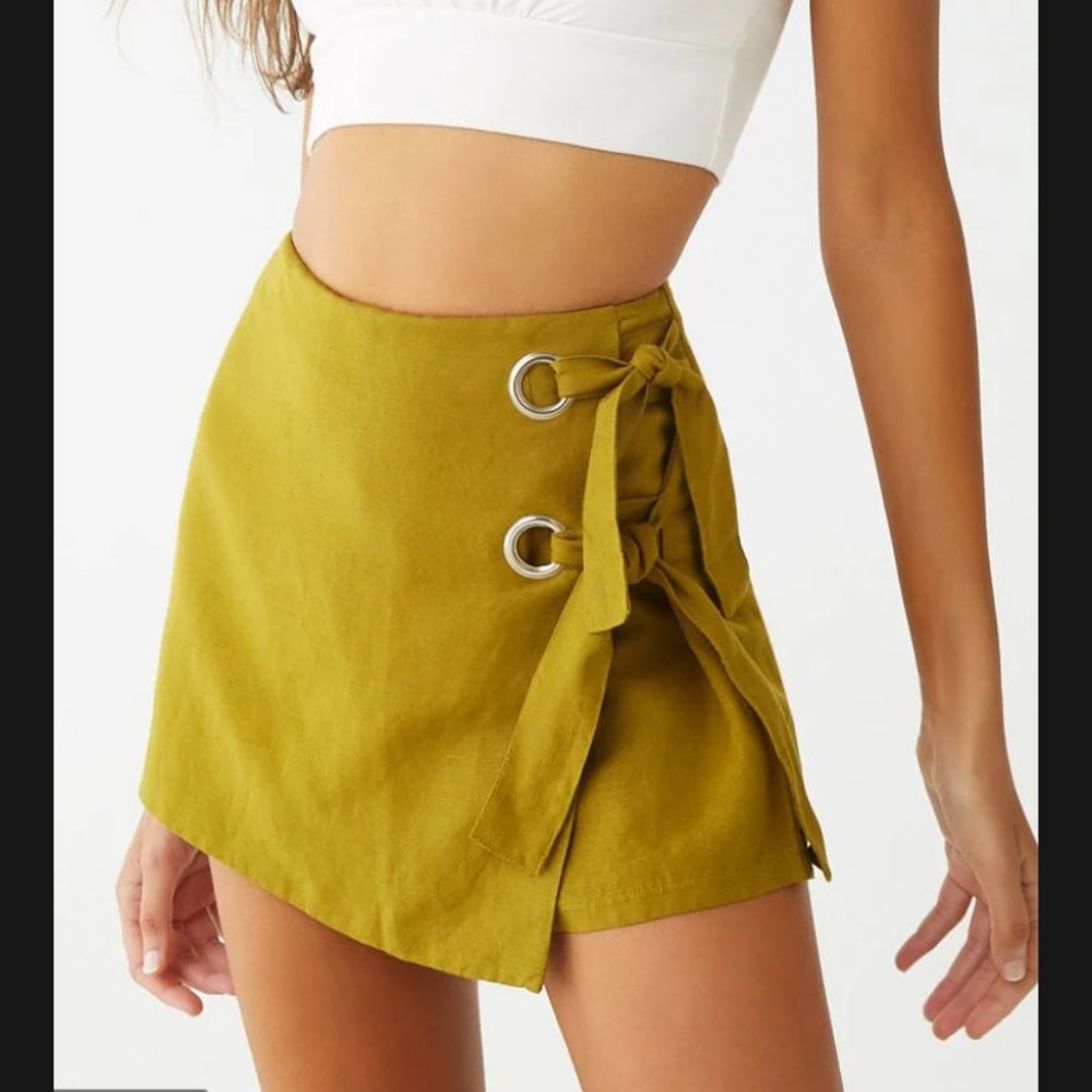 Forever 21 Green 💚 Linen Blend High Rise Skort .
